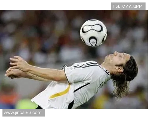 世界足球史上停球技术最稳的球员是谁?揭秘顶级球员的停球艺术与技巧 世界足球史上停球技术最稳的球员是谁?揭秘顶级球员的停球艺术与技巧